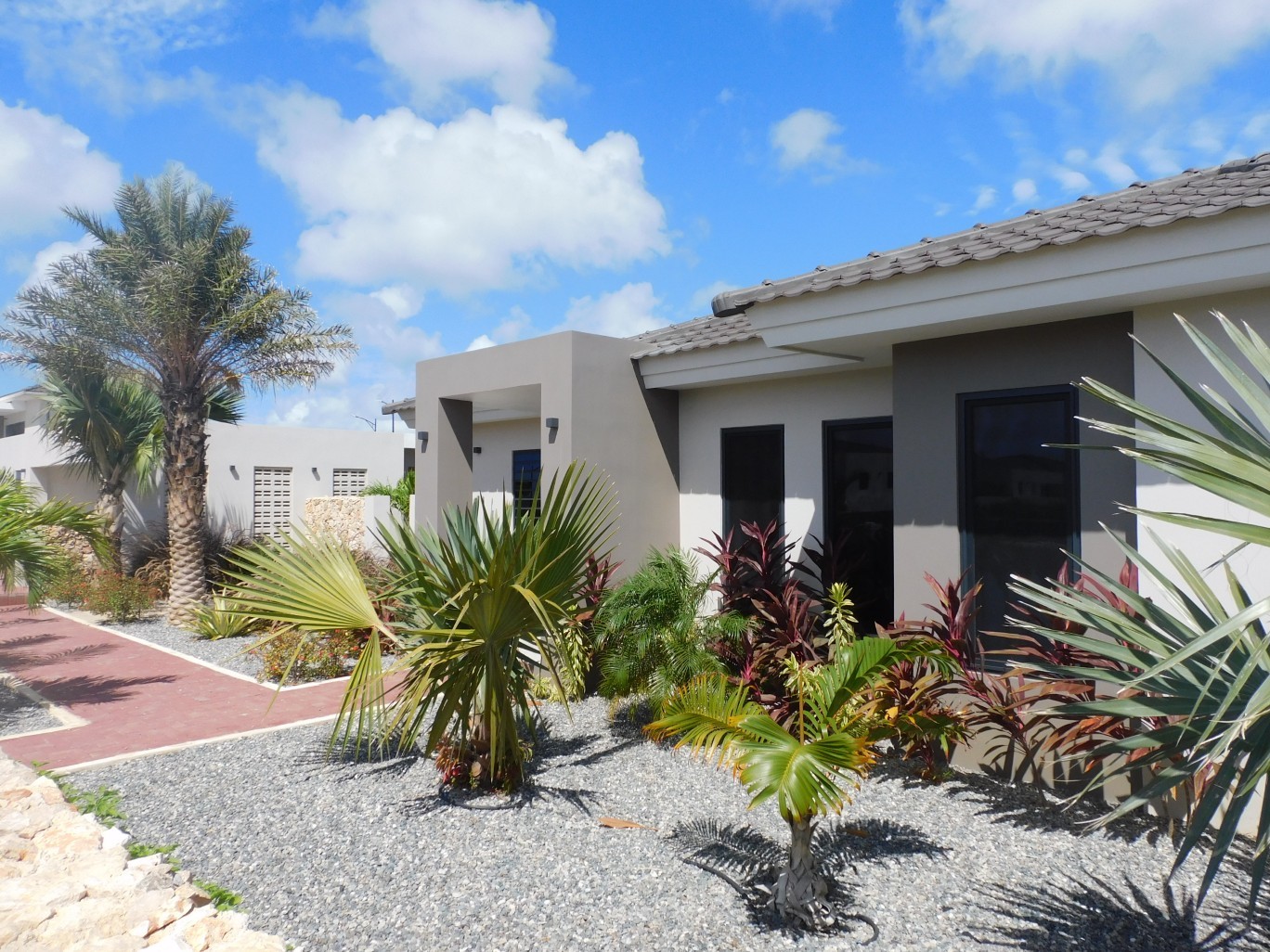 Sirena Residence A18 - Modern 4BR Home with Pool & Garden