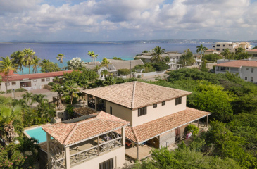 81 EEG Boulevard, 6 Kamers Kamers,6 BadkamersBadkamers,Commercieel,Te koop,Villa Carina Apartments,EEG Boulevard ,0,1959