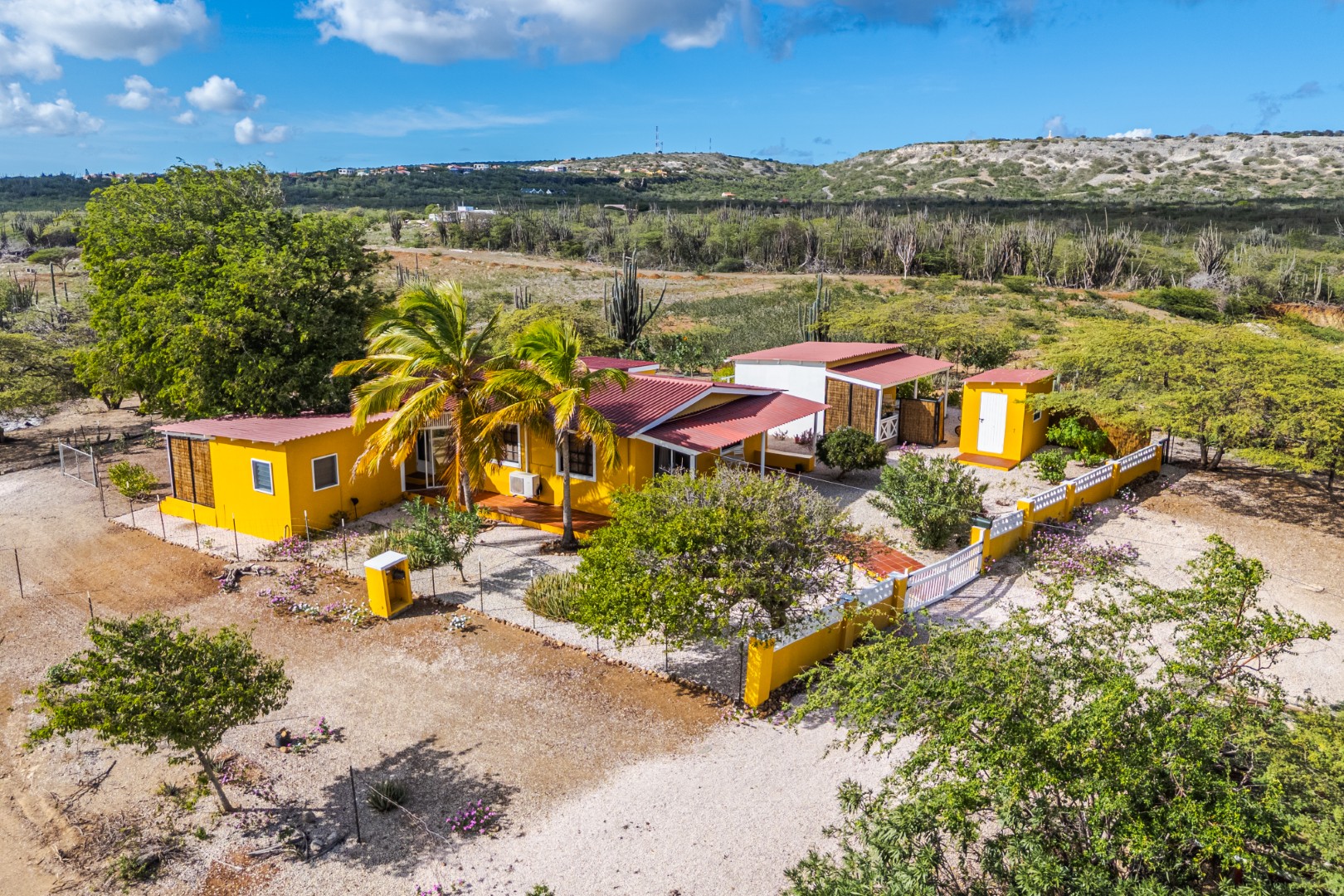 Kaminda Gurubu 13 - Rural Home with Studio & Kunuku Views