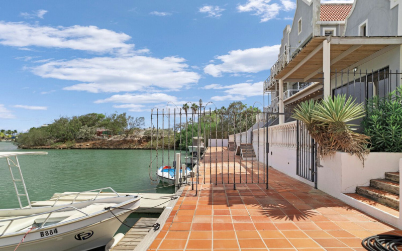 82 J.A. Abraham Boulevard, 4 Slaapkamers Slaapkamers, ,2 BadkamersBadkamers,Appartement,Verhuurd,J.A. Abraham Boulevard ,0,1984 82 J.A. Abraham Boulevard, 4 Slaapkamers Slaapkamers, ,2 BadkamersBadkamers,Appartement,Verhuurd,J.A. Abraham Boulevard ,0,1984