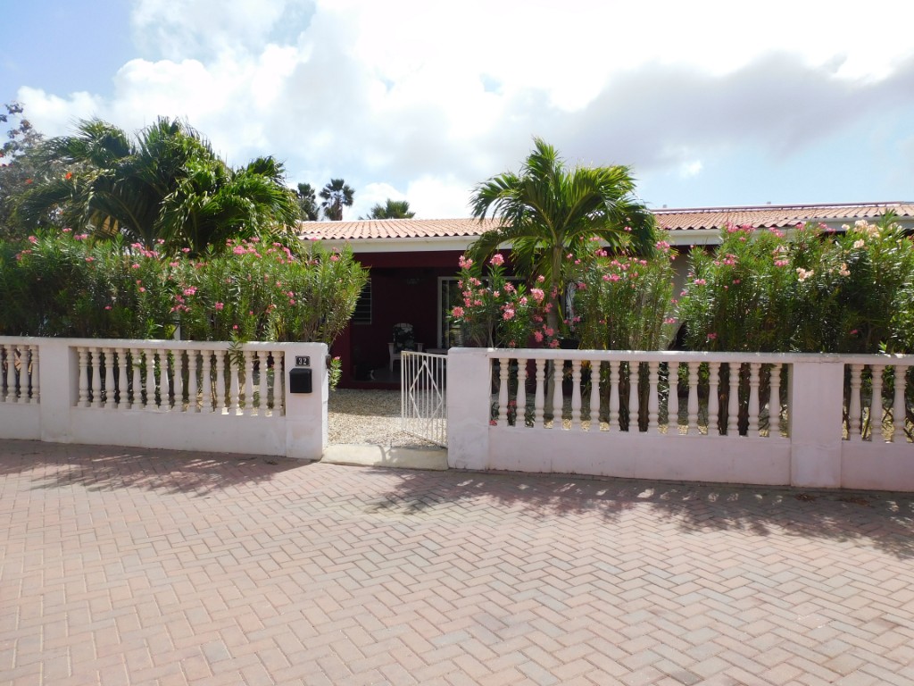 Plenchi Makamba 32 - Furnished 4BR Home with Garden & Solar