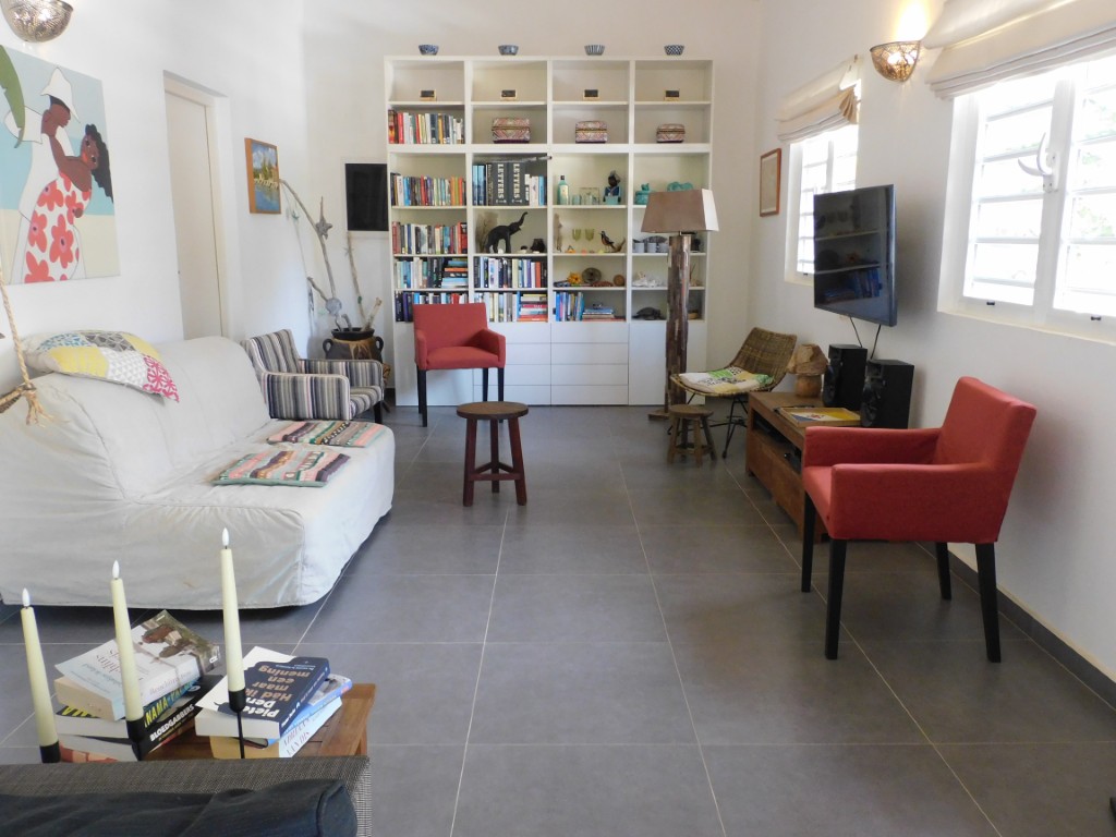 Plenchi Makamba 32 in Kralendijk, interior and surroundings