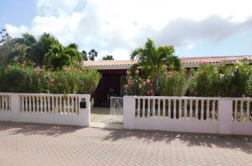 4 slaapkamer
4 bedrooms
2 bath rooms
2 badkamers
4 slaapkamer
4 bedrooms
2 bath rooms
2 badkamers