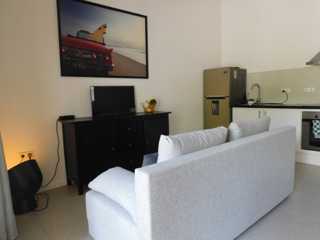 Caribbean Court E-4 in Kralendijk, interior and surroundings