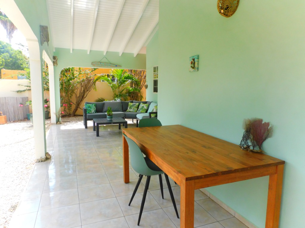 Plenchi Makamba 15A in Kralendijk, interior and surroundings