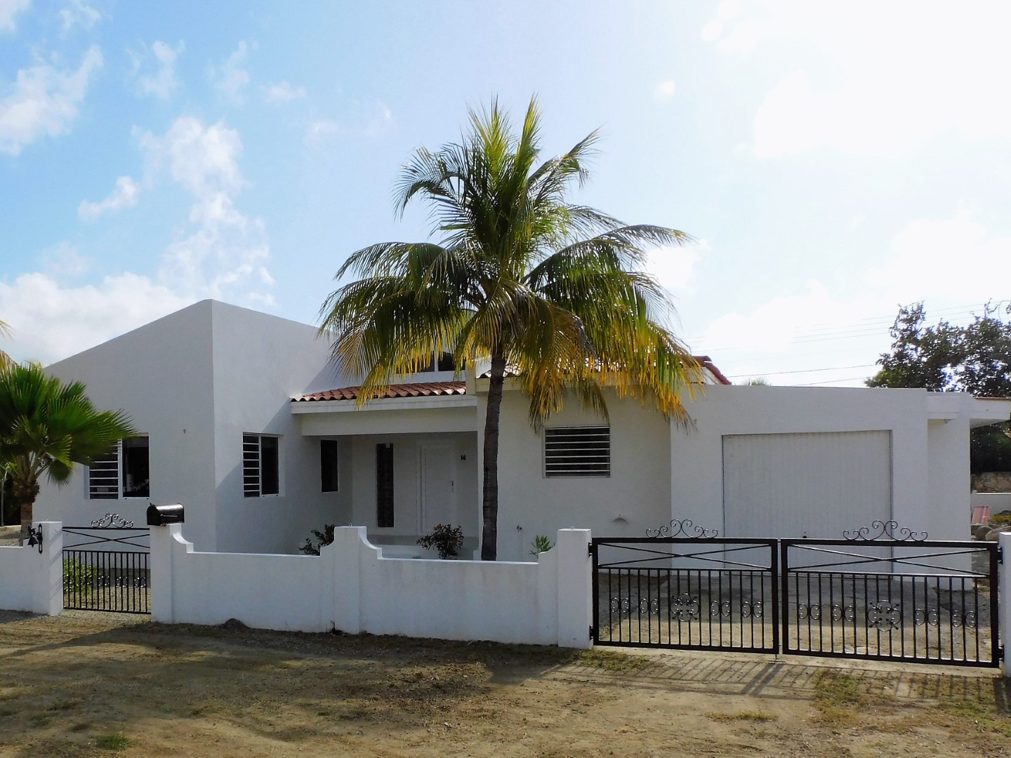 Kaya Venus 14 - Renovated 3BR Home with Garden in Belnem
