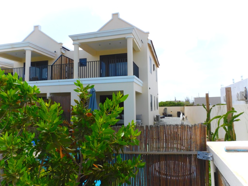 Kaya Juruene Corner House - 2BR with Pool & Solar in Tera Kora
