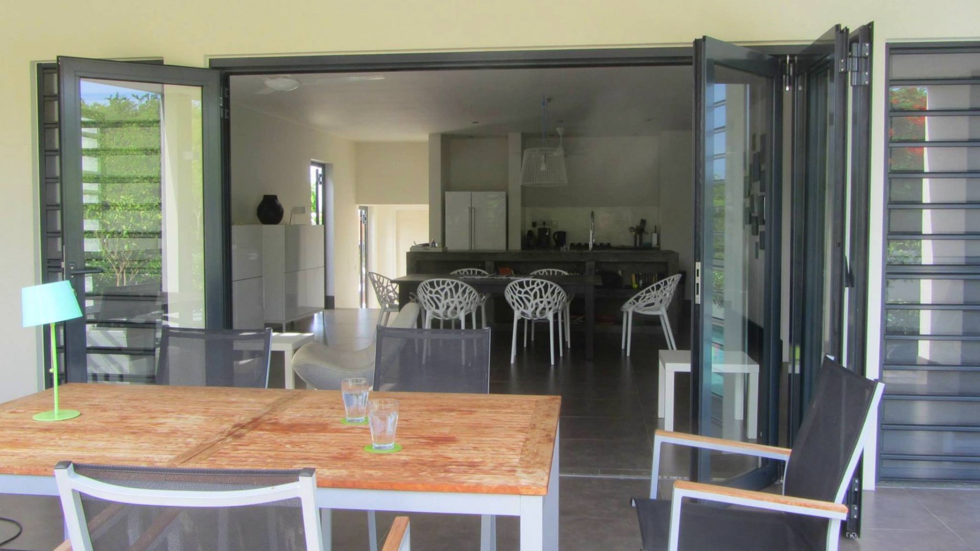 Kaya Krisolito 58 in Santa Barbara, interior and surroundings