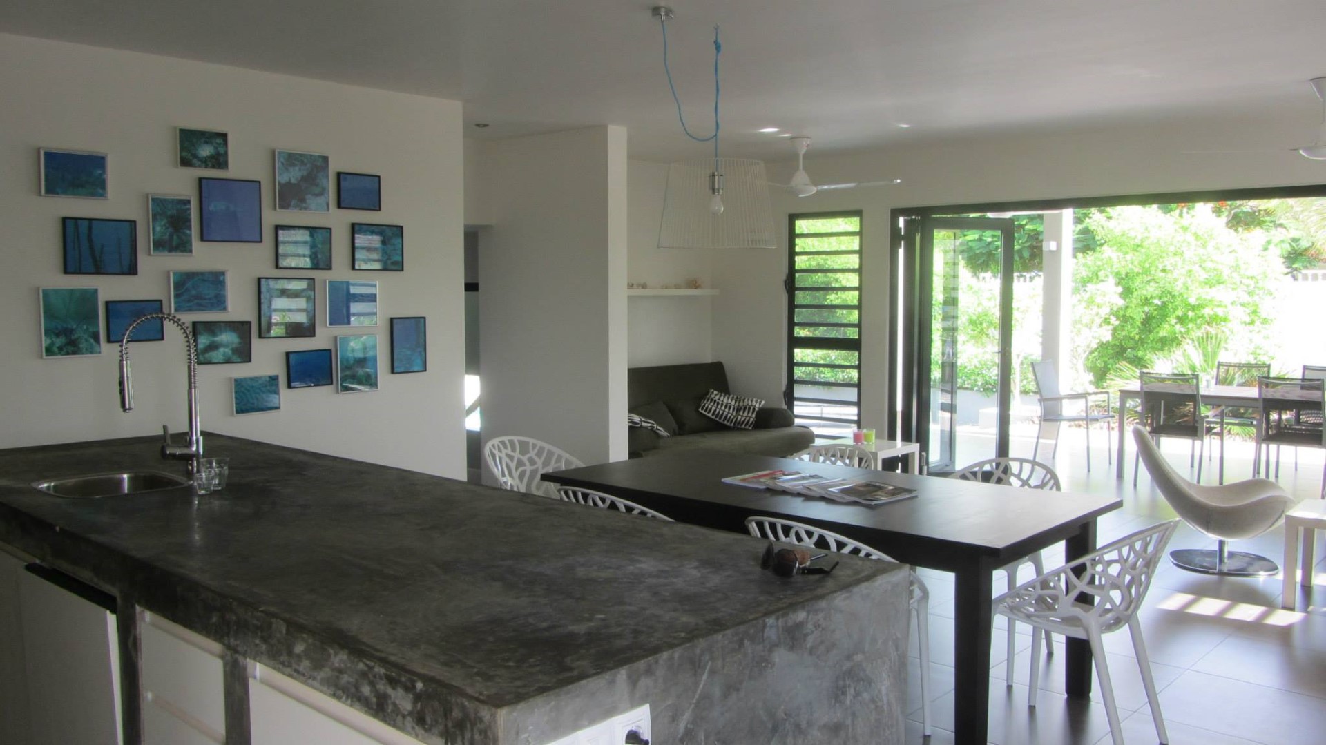Kaya Krisolito 58 in Santa Barbara, interior and surroundings