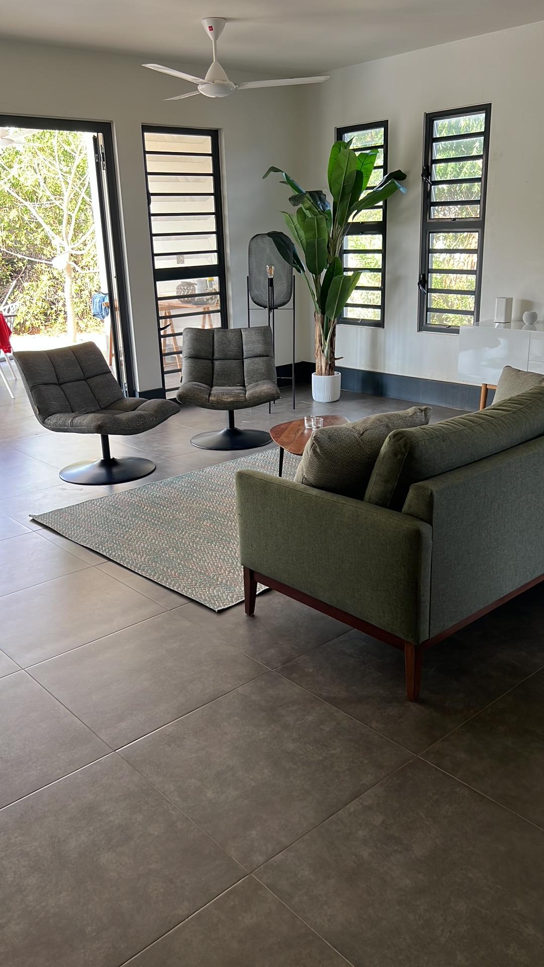 Kaya Krisolito 58 in Santa Barbara, interior and surroundings