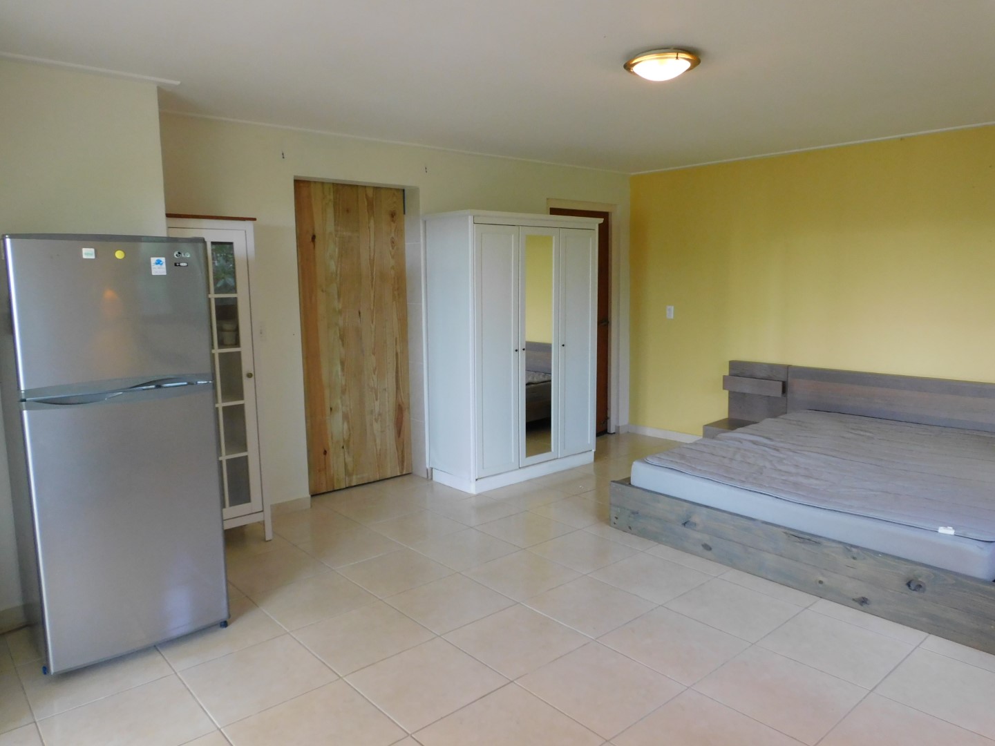 Santa Barbara Studio - Quiet Garden Setting with Utilities