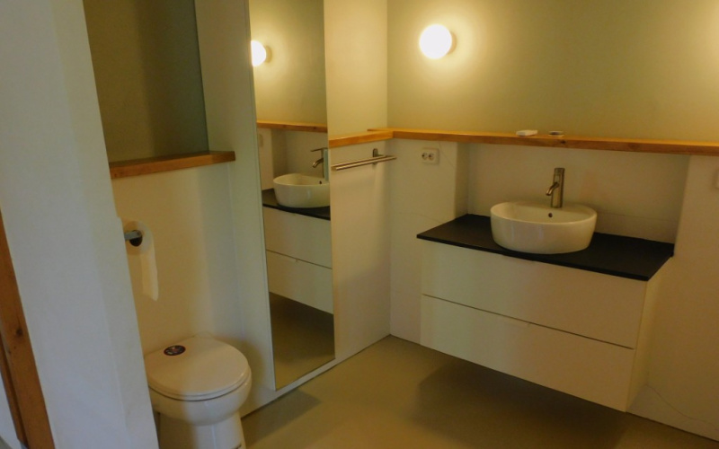 huur 
rent 
huis
house
1-bedroom
1-bathroom
1-slaapkamer
1- badkamer